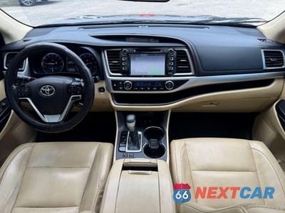 Zdjęcie 8 z 13 samochodu: 2018 TOYOTA HIGHLANDER XLE VIN:5TDJZRFH0JS905980 - miniatura