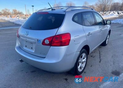 Czwarte zdjęcie samochodu z boku: 2010 NISSAN ROGUE S VIN:JN8AS5MV6AW110829 - miniatura