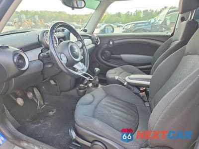 Zdjęcie 7 z 12 samochodu: 2009 MINI COOPER VIN:WMWMF33549TU70128 - miniatura