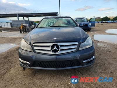 Piąte zdjęcie samochodu w środku: 2013 MERCEDES-BENZ C 250 VIN:WDDGJ4HB9DG059818 - miniatura