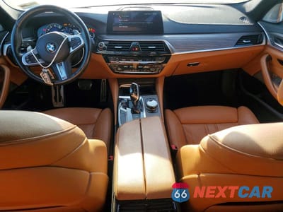 Zdjęcie 8 z 12 samochodu: 2018 BMW M550XI VIN:WBAJB9C5XJG464364 - miniatura