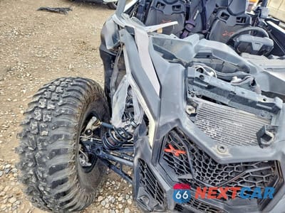 Zdjęcie 9 z 10 samochodu: 2018 CAN-AM MAVERICK X3 UTILITY VEHICLE VIN:3JBVEAW2XJK000008 - miniatura