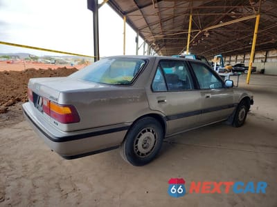 Trzecie zdjęcie samochodu z tyłu: 1989 HONDA ACCORD LXI VIN:1HGCA5642KA002252 - miniatura