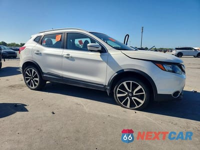 Czwarte zdjęcie samochodu z boku: 2017 NISSAN ROGUE SPORT SL VIN:JN1BJ1CP1HW015607 - miniatura
