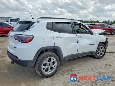 Trzecie zdjęcie samochodu z tyłu: 2024 JEEP COMPASS LATITUDE VIN:3C4NJDBN5RT119438 - miniatura