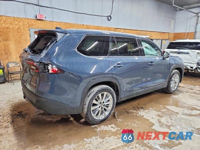 Trzecie zdjęcie samochodu z tyłu: 2026 TOYOTA GRAND HIGHLANDER PLATINUM VIN:5TDAAAB58TS117746 - miniatura