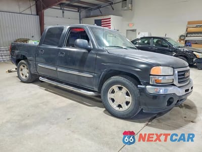 Czwarte zdjęcie samochodu z boku: 2005 GMC NEW SIERRA C1500 VIN:2GTEC13T251350444 - miniatura