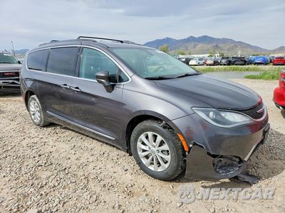 Czwarte zdjęcie samochodu z boku: 2017 CHRYSLER PACIFICA TOURING L VIN:2C4RC1BGXHR667478 - miniatura