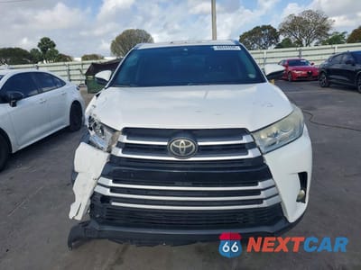 Piąte zdjęcie samochodu w środku: 2017 TOYOTA HIGHLANDER XLE VIN:5TDKZRFH6HS203404 - miniatura