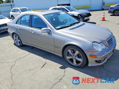 Czwarte zdjęcie samochodu z boku: 2006 MERCEDES-BENZ C 230 VIN:WDBRF52H26A849246 - miniatura