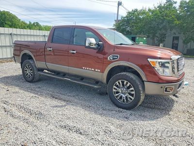 Czwarte zdjęcie samochodu z boku: 2017 NISSAN TITAN XD PLATINUM RESERVE VIN:1N6BA1F40HN548548 - miniatura