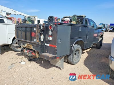 Trzecie zdjęcie samochodu z tyłu: 2015 RAM 3500 UTILITY / SERVICE TRUCK VIN:3C7WRTAJXFG691019 - miniatura