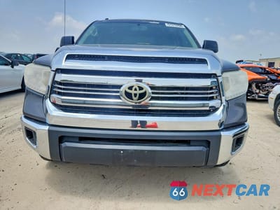 Piąte zdjęcie samochodu w środku: 2016 TOYOTA TUNDRA CREWMAX SR5 VIN:5TFEM5F15GX102340 - miniatura