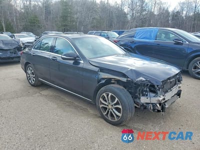 Czwarte zdjęcie samochodu z boku: 2015 MERCEDES-BENZ C 300 4MATIC VIN:55SWF4KB0FU019719 - miniatura