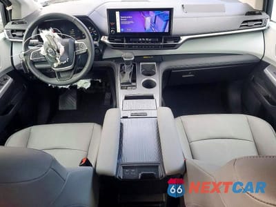Zdjęcie 8 z 13 samochodu: 2025 TOYOTA SIENNA XLE 8-PASSENGER VIN:5TDYRKEC6SS242010 - miniatura