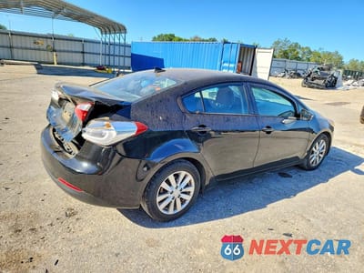 Trzecie zdjęcie samochodu z tyłu: 2015 KIA FORTE LX VIN:KNAFX4A65F5354525 - miniatura