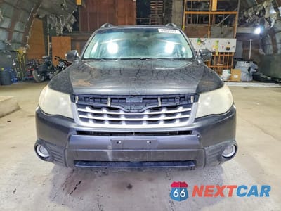Piąte zdjęcie samochodu w środku: 2011 SUBARU FORESTER 2.5X PREMIUM VIN:JF2SHADC1BH777417 - miniatura