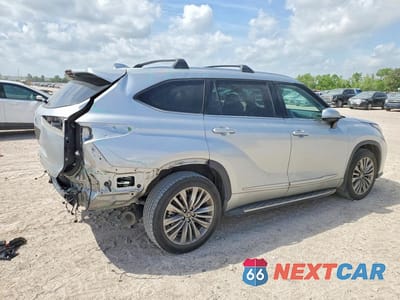 Trzecie zdjęcie samochodu z tyłu: 2021 TOYOTA HIGHLANDER PLATINUM VIN:5TDFZRAH4MS084920 - miniatura