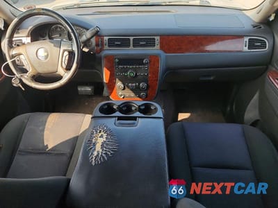 Zdjęcie 8 z 13 samochodu: 2011 CHEVROLET TAHOE VIN:1GNSCAE02BR144685 - miniatura