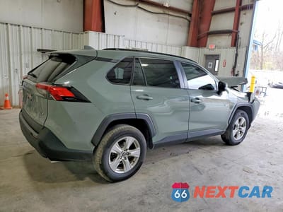 Trzecie zdjęcie samochodu z tyłu: 2019 TOYOTA RAV4 XLE VIN:JTMP1RFV8KD509042 - miniatura