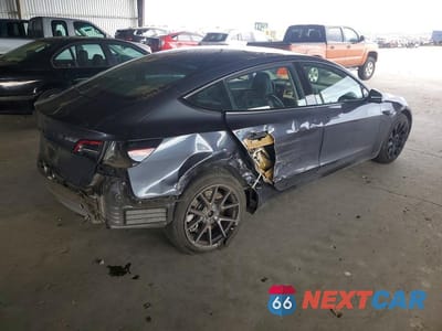 Trzecie zdjęcie samochodu z tyłu: 2023 TESLA MODEL 3 VIN:5YJ3E1EA3PF581477 - miniatura