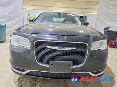 Piąte zdjęcie samochodu w środku: 2018 CHRYSLER 300 TOURING VIN:2C3CCARG5JH317154 - miniatura