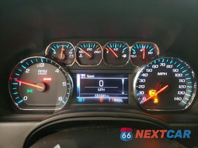 Zdjęcie 9 z 14 samochodu: 2018 CHEVROLET SUBURBAN K1500 LT VIN:1GNSKHKC1JR370015 - miniatura