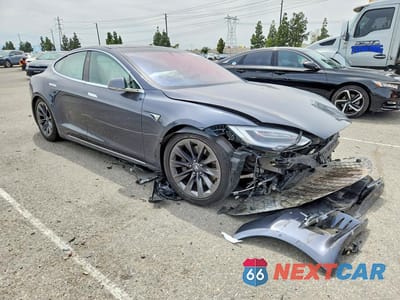 Czwarte zdjęcie samochodu z boku: 2018 TESLA MODEL S VIN:5YJSA1E21JF262702 - miniatura