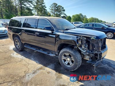 Czwarte zdjęcie samochodu z boku: 2017 CHEVROLET SUBURBAN K1500 LT VIN:1GNSKHKC4HR272218 - miniatura