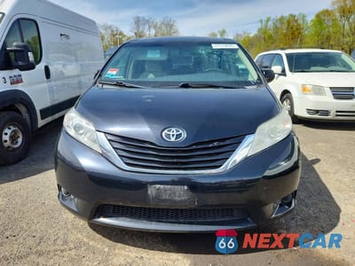 Piąte zdjęcie samochodu w środku: 2017 TOYOTA SIENNA LE VIN:5TDKZ3DCXHS816680 - miniatura