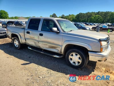 Czwarte zdjęcie samochodu z boku: 2006 CHEVROLET SILVERADO K1500 VIN:2GCEK13T561178219 - miniatura