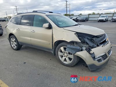 Czwarte zdjęcie samochodu z boku: 2014 CHEVROLET TRAVERSE LTZ VIN:1GNKVJKD5EJ294696 - miniatura