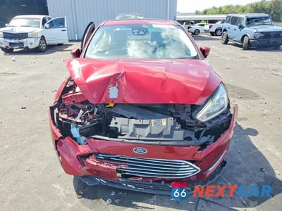 Piąte zdjęcie samochodu w środku: 2017 FORD FOCUS TITANIUM VIN:1FADP3J29HL322974 - miniatura