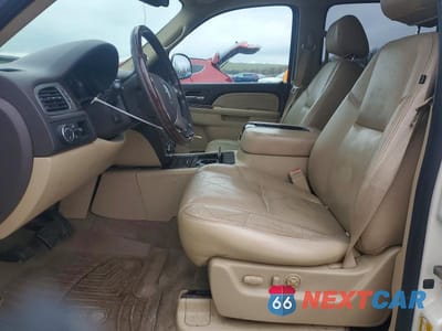 Zdjęcie 7 z 14 samochodu: 2010 GMC YUKON XL DENALI VIN:1GKUKMEF7AR138412 - miniatura