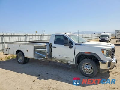 Czwarte zdjęcie samochodu z boku: 2020 GMC SIERRA 3500 UTILITY / SERVICE TRUCK VIN:1GD38PE75LF274537 - miniatura