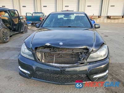 Piąte zdjęcie samochodu w środku: 2014 MERCEDES-BENZ C 250 VIN:WDDGF4HB9EA930061 - miniatura