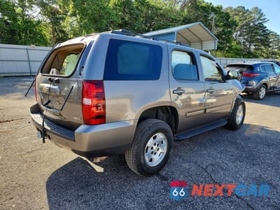 Trzecie zdjęcie samochodu z tyłu: 2011 CHEVROLET TAHOE K1500 LT VIN:1GNSKBE02BR373814 - miniatura