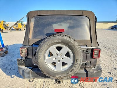 Zdjęcie 6 z 13 samochodu: 2017 JEEP WRANGLER UNLIMITED SPORT VIN:1C4BJWDG5HL632101 - miniatura