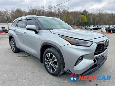 Czwarte zdjęcie samochodu z boku: 2022 TOYOTA HIGHLANDER XLE VIN:5TDGZRBH5NS161198 - miniatura