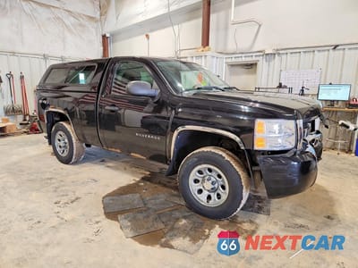 Czwarte zdjęcie samochodu z boku: 2011 CHEVROLET SILVERADO K1500 VIN:1GCNKPE06BZ205631 - miniatura