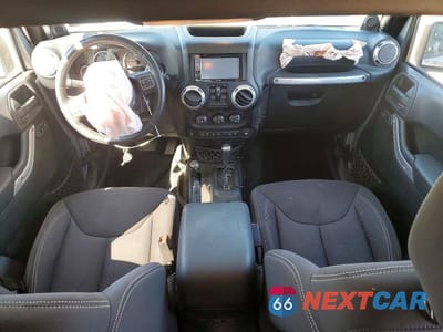 Zdjęcie 8 z 12 samochodu: 2013 JEEP WRANGLER UNLIMITED SAHARA VIN:1C4BJWEG5DL617770 - miniatura