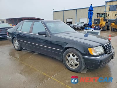 Czwarte zdjęcie samochodu z boku: 1999 MERCEDES-BENZ S 420 VIN:WDBGA43G9XA430267 - miniatura