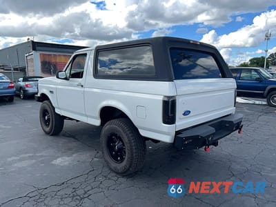Trzecie zdjęcie samochodu z tyłu: 1995 FORD BRONCO U100 VIN:1FMEU15H0SLB80835 - miniatura