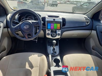 Zdjęcie 8 z 12 samochodu: 2010 KIA FORTE EX VIN:KNAFU4A22A5061714 - miniatura