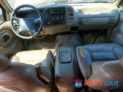 Zdjęcie 8 z 14 samochodu: 1996 CHEVROLET SUBURBAN C1500 VIN:1GNEC16R7TJ348781 - miniatura