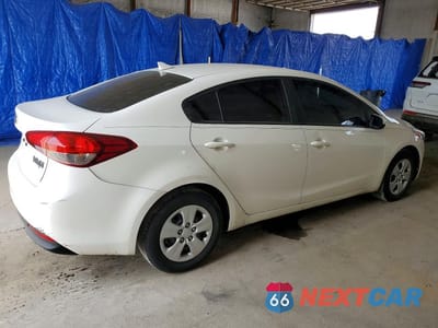 Trzecie zdjęcie samochodu z tyłu: 2017 KIA FORTE LX VIN:3KPFK4A76HE046037 - miniatura