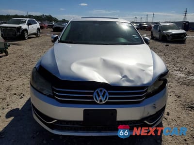 Piąte zdjęcie samochodu w środku: 2012 VOLKSWAGEN PASSAT VIN:1VWBH7A31CC061179 - miniatura