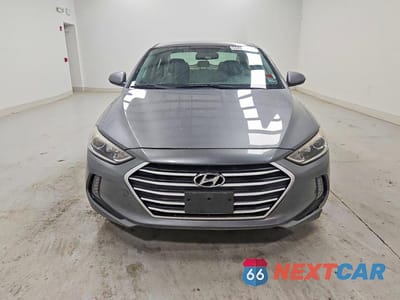 Piąte zdjęcie samochodu w środku: 2017 HYUNDAI ELANTRA SE VIN:KMHD84LF6HU154441 - miniatura