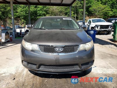Piąte zdjęcie samochodu w środku: 2010 KIA FORTE EX VIN:KNAFU4A28A5817532 - miniatura