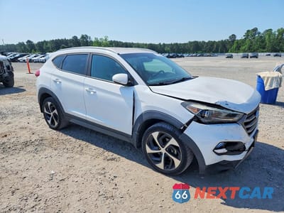 Czwarte zdjęcie samochodu z boku: 2016 HYUNDAI TUCSON SPORT VIN:KM8J3CA28GU254079 - miniatura